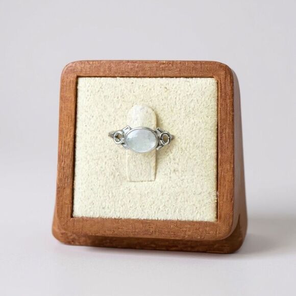 East-to-West Moonstone Ring – Modern Elegance with a Celestial Twist Size 6 - Picture 4 of 5